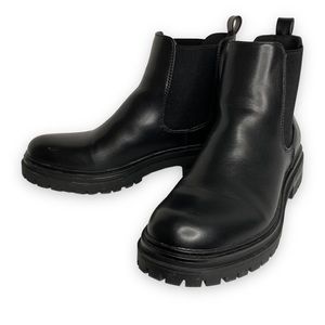New Steve Madden - Black Chunky Boot - Size 40 (9)